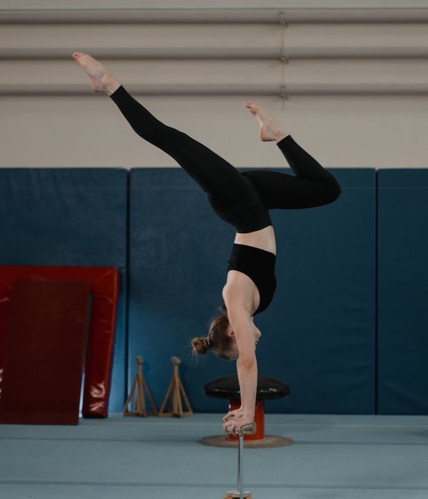 Man performing a controlled strength exercise in a modern gym environment.